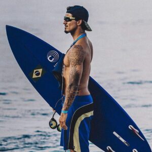 Gabriel Medina Instagram - Acabaram as olimpíadas. Que experiência incrível! 
Obrigado 🇧🇷 pela torcida e carinho de sempre. 
🥉🏄🏻‍♂️☝🏼
Ate 2028 🇺🇸… 

Thats a wrap for the olympics. 
One of the best moments of my life. ❤️🙏🏻🏄🏻‍♂️🥉