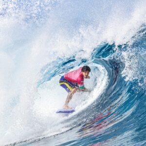 Gabriel Medina Instagram - Feliz pela vitoria da estreia, seguimos… 🥷🏻🇧🇷💙 
Deus no comando! 🙏🏻

Happy with the win of the debut, lets keep going… 🥷🏻🇧🇷💙
God in command! 🙏🏻

📷: @willlucass ll @timebrasil ll @cbsurfoficial