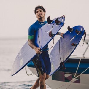 Gabriel Medina Instagram - Acabaram as olimpíadas. Que experiência incrível! 
Obrigado 🇧🇷 pela torcida e carinho de sempre. 
🥉🏄🏻‍♂️☝🏼
Ate 2028 🇺🇸… 

Thats a wrap for the olympics. 
One of the best moments of my life. ❤️🙏🏻🏄🏻‍♂️🥉