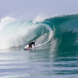 Gabriel, O Pensador Instagram - Saudade de sair feliz de um tubão assim igual ao @gabrielmedina na foto emblemática no Tahiti! É uma das melhores sensações possíveis, dificil explicar, euforia, adrenalina, coragem e medo, conexão com a natureza, superação, muita coisa boa… por isso mesmo imagens descrevem melhor do que palavras. Nosso time do @cbsurfoficial está inspirando muita gente e me deixou louco pra voltar a desafiar as bombas! 💣🌊 Vamo Brasiiil!!!🇧🇷
Música Obrigado mar por isso tudo feat. @makuarothman Fotos @kanduivillas @hiddenbayresortmentawais e @sacraficialamb