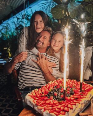 Gabriel Soto Instagram - ¡Muchas felicidades al mejor papá/papasito! Gracias por acompañarnos 🤍