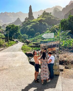 Gabriela Barros Instagram - Últimas fotografias de Cabo Verde e primeiro show off do meu novo eu versão brunette, côr “corvo cintilante” 2024/25✨