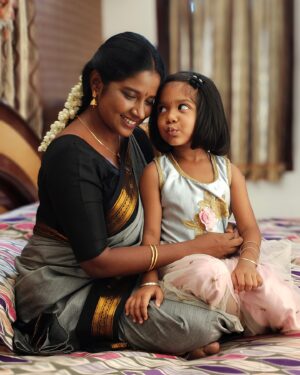 Gabriella Sellus Instagram - “எனது ஆயிரம் கவலையுடன் அவளது சிறிய புன்னகையுடன் போர் புரிந்து எனது நிம்மதியை மீட்டு கொடுத்தவள்” @lithanya_sivabalan_official
Pc @jaison_the_ekalaivan