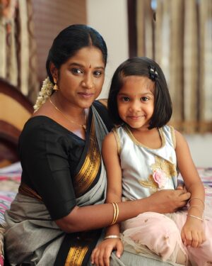Gabriella Sellus Instagram - “எனது ஆயிரம் கவலையுடன் அவளது சிறிய புன்னகையுடன் போர் புரிந்து எனது நிம்மதியை மீட்டு கொடுத்தவள்” @lithanya_sivabalan_official
Pc @jaison_the_ekalaivan