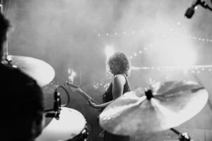 Gaby Moreno Instagram - Fun times LA!! Thanks for coming out for this #kcrwsummernights event and singing and dancing with us at the beautiful Jerry Moss Plaza in DT. ❤️
@kcrw 

📷: @ttepz