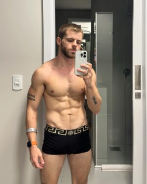 Gael Augusto Instagram - Body is bodying.