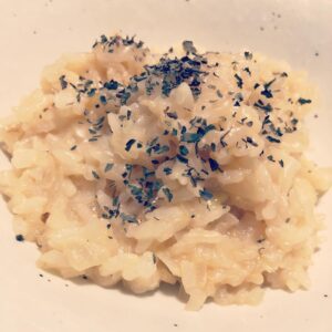 Gaku Fushimi Instagram - 普通のチーズがなかったからチェダーチーズでリゾット・・・！おいしいといいんだけれも🤔
#リゾット #おはガク #vtuber #朝ご飯 #空腹 #早く食べたい #おかえリゾット #ただいマカロニ