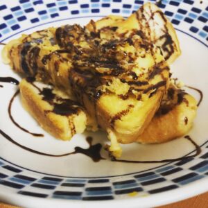 Gaku Fushimi Instagram - フレンチトースト・・・！チョコマジックで美味しそうに見えるアレ！
#フレンチトースト #チョコマジック #モーニングマジシャン #おはガク #生焼け #力押し