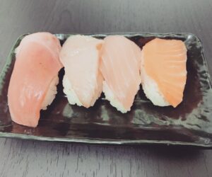 Gaku Fushimi Instagram - Hey Omachi #sushi #握り寿司 #おはガク　#へいお待ち #人生初握り