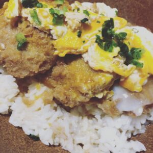 Gaku Fushimi Instagram - 去年の12/31に作ったヒレカツ丼！玉ねぎ家になかった🤔 #ヒレカツ丼 #朝ごはん #去年の思い出 #にじさんじ #vtuber #お手製 #得意技 #かりかり #肉汁 #すき焼きのタレ