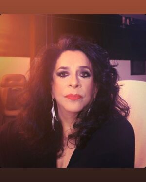 Gal Costa Instagram - 🤩📷Sextou com um super pack de stories da Gal! Que saudade!
Qual era o mais icônico? 

Foto 2: @lverissimo
Foto 4: @therezaeugenia 
#GalCosta #StoriesdaGal #EquipeGal