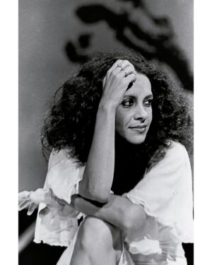 Gal Costa Instagram - 📸 Fotografar é a arte de capturar momentos que atravessam o tempo. Cada clique é um convite para reviver memórias. 🥹#DiaMundialdaFotografia

📓Fotos: Fotobiografia Gal Costa, por @beieditora
📷Créditos:
1 Cynira Arruda
2 Agilson Gavioli 
3 Jorge Bodansky
4 Marco Antônio Cavalcanti
5 Autor desconhecido 
6, 10 Arquivo Nacional / Correio da Manhã
7 Arquivo Agência O Globo
8 Bob Wolfenson @bobwolfenson 
9 Thereza Eugênia @therezaeugenia 

#DiaMundialDaFotografia #GalCosta #EquipeGal
