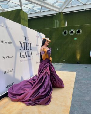 Gala Varo Instagram - MET GALA Screening party by @voguemexico 
Look: @the_weird_market
