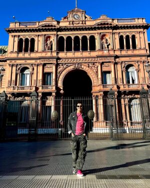 Gala Varo Instagram - Ya en la recta final de esta primera parte del LATAM tour 2024; con las emociones a flor de piel. 
Chile 🇨🇱 y Argentina 🇦🇷 que maravilla, gente hermosa y maravillosa que me hace sentir como en casa, para empezar a aterrizar las emociones, reconocerlas y manejarlas. Gracias por unos días increíbles llenos de cultura, comida y charlas que apapachan el corazón. 
Gracias por acompañarme en este trayecto. Todo listo para cerrar este fin de semana en Brasil 🇧🇷❤️‍🔥