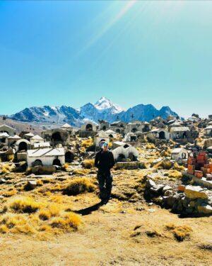 Gala Varo Instagram - Cerrando semana Perú 🇵🇪 y Bolivia 🇧🇴 
Gracias Lima por hacerme sentir como en casa, por todos sus detalles y no dejarme solo con la noticia de GAS.
Santa Cruz 🇧🇴 me explicas? para recordar por siempre ❤️‍🔥
Recordando que la vida es para vivirse al máximo e intensamente. 
Que resplandezca el brillo del caporal en un corazón en llamas 🌻❤️‍🔥