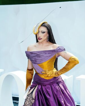 Gala Varo Instagram - @gala.varo en custom look The Weird Market para la Yellow Carpet de la Screening Party de la MET Gala 2024 por Vogue México.
@voguemexico 
@bumblelatam
@nespresso.mx #UnforgettableTaste 
@brugal1888mx 
Hair: @_franciscopelayo_ 💛