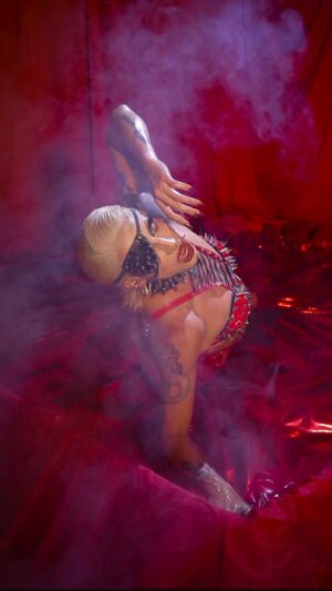 Gala Varo Instagram - AMOR SIN AMOR - @gala.varo 🔥
Video musical por: @redrum.audiovisuales

PRÓXIMAMENTE