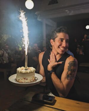 Gala Varo Instagram - Gracias vida, gracias universo, gracias por cada momento, cada risa, cada lágrima, cada aprendizaje. Este viaje es maravilloso gracias a gente hermosa que me acompaña en el camino. Gracias por dejarme brillar con todos ustedes.