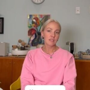 Galina Bob Instagram - Может,кто-то из вас уже слышал про неё,но я всё равно решила поделиться с вами🙏 не давайте никаких номеров снилс, никаких данных о себе. Будьте аккуратны! 
Ещё и разбудили меня в 8:00 утра😡😡😡
Это при том,что у меня стоит определитель на подозрительные номера,спам,и т.д., но видимо,они стали чаще менять номера,что система не успевает обновляться🤦‍♀️
