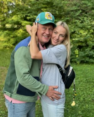 Galina Bob Instagram - С Днём Рождения, моё самое настоящее счастье,Серёня❤️❤️❤️ Извини,мне некогда тут расписывать,как я я тебя… ну ты понял… меня муж ждёт,чтоб время с ним провести😂😂😂