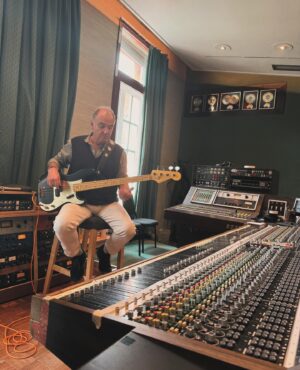 Gary Kemp Instagram - Had this fella in the studio yesterday. @guyprattofficial
