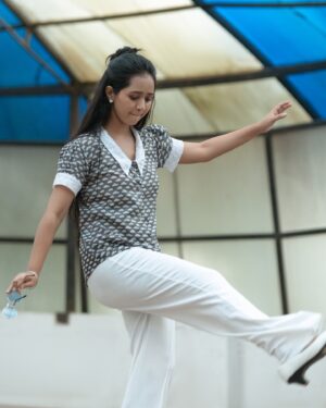 Gauri Kulkarni Instagram - Old Soul 😎🙂

Shirt- @kiraclothing.store 
P.C- @ashayrtulalwar 
MUA- @makeupartist_vishanka