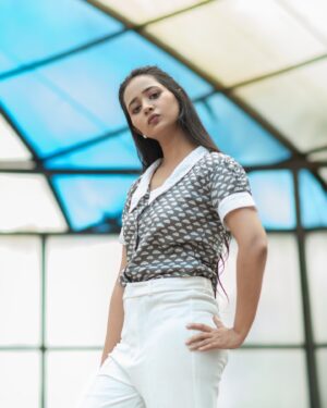 Gauri Kulkarni Instagram - Old Soul 😎🙂

Shirt- @kiraclothing.store 
P.C- @ashayrtulalwar 
MUA- @makeupartist_vishanka