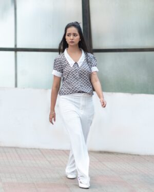 Gauri Kulkarni Instagram - Old Soul 😎🙂

Shirt- @kiraclothing.store 
P.C- @ashayrtulalwar 
MUA- @makeupartist_vishanka