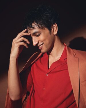 Gautham Karthik Instagram - Just an Orange Zest 🍊 😎

Outfit: @geneslecoanethemant 
Stylist: @ruchi.munoth 
Assisted by: @div.gayathrii 
Make-up: @prakatwork 
Hair: @messi_style_artistry 
📸: @arungnanavel