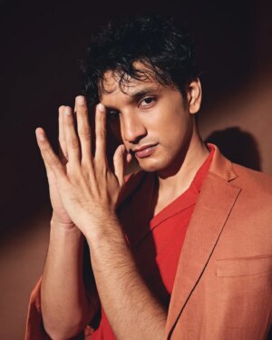 Gautham Karthik Instagram - Just an Orange Zest 🍊 😎

Outfit: @geneslecoanethemant 
Stylist: @ruchi.munoth 
Assisted by: @div.gayathrii 
Make-up: @prakatwork 
Hair: @messi_style_artistry 
📸: @arungnanavel
