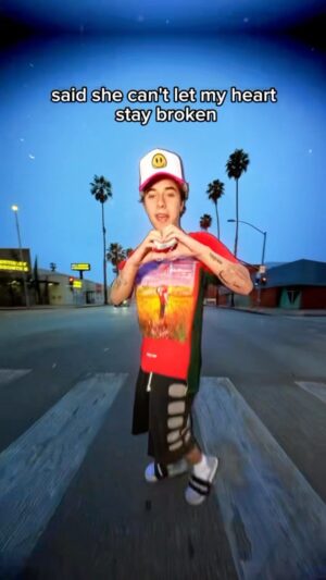 Gavin Magnus Instagram - “Walking into the weekend like-“😅 link to stream the song in Bio ⬆️ #newmusic #rap #summervibes #summeranthem #viralreels