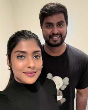 Gayathri Reddy Instagram - Friday night🎉
#dabzee #asalkolaar #pakkalocal #nammastories