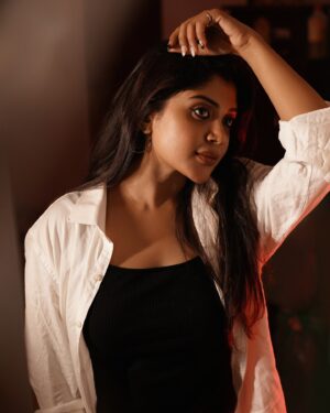 Gayathri Shan Instagram - Rosu Rosu 💋 
.
.
.

📸 @explorashots