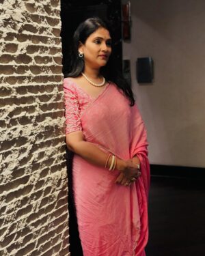 Gayatri Bhargavi Instagram - In Chorus of Life, I am singing in my Solitude, which is helping me to Strengthen My Core & Focus. 

#believeinyourself #me #positivevibes #menifestation #gayatribhargavi #anchor #actor #telugucinema #sravanmasam #special #life #vision #prosperity #growth 

#thankfulgratefulblessed #thankfulthursday to my dear favourites @ursvamsishekar for this beautiful clicks. 😍🥳