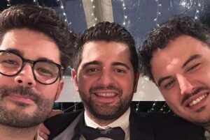 Genco Özak Instagram - Düğünlere gidiyorum 🐧