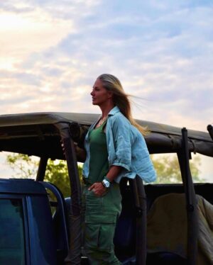 Genoveva Casanova Instagram - Perla de Oriente, Isla Resplandeciente, Paraíso sobre la Tierra, Lágrima de la India… Sri Lanka!! 🇱🇰💚🙏🏻

#wildlife #safari #srilanka #travel #friends
