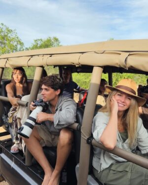 Genoveva Casanova Instagram - Perla de Oriente, Isla Resplandeciente, Paraíso sobre la Tierra, Lágrima de la India… Sri Lanka!! 🇱🇰💚🙏🏻

#wildlife #safari #srilanka #travel #friends