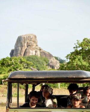 Genoveva Casanova Instagram - Perla de Oriente, Isla Resplandeciente, Paraíso sobre la Tierra, Lágrima de la India… Sri Lanka!! 🇱🇰💚🙏🏻

#wildlife #safari #srilanka #travel #friends