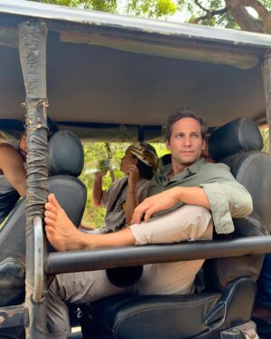 Genoveva Casanova Instagram - Perla de Oriente, Isla Resplandeciente, Paraíso sobre la Tierra, Lágrima de la India… Sri Lanka!! 🇱🇰💚🙏🏻

#wildlife #safari #srilanka #travel #friends