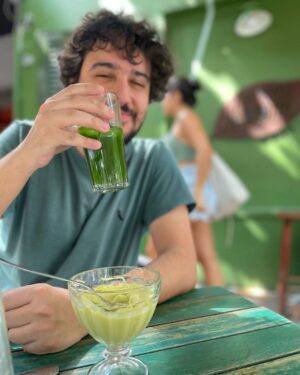 George Sauma Instagram - 34 anos!!!! Viva a vida, viva o verde da esperança e da fé, viva a alegria, viva o dia de hoje, viva o amor!!!! Obrigado por todas as mensagens de carinho! Sou pura gratidão! Axé!!!!
Registros desse belíssimo café da manhã  do meu maior presente @thatilopes 💕