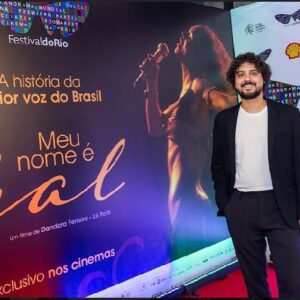 George Sauma Instagram - Uma noite inesquecível!!!! Um filme lindo!!!! “Meu nome é Gal” no @festivaldorio foi um sonho!! Viva Gal, viva Waly, viva a Tropicália, viva a cultura brasileira!!!! Não percam “Meu nome é Gal” dia 12 de outubro nos cinemas!! 

Styling @castanheiras 
Fotos do filme @_stellacarvalho_ 
Fotos da première @davicampana