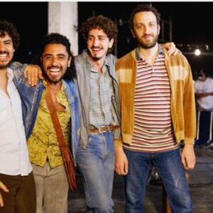 George Sauma Instagram - Quem que tá faltando?! Pra descobrir, corre pros cinemas! Dia 25 de abril estreia em todo Brasil, “Aumenta que é Rock n Roll”, a história da rádio que lançou o rock nacional!!! O filme tá incrível, que honra fazer parte disso! Viva o cinema! Esperamos vocês! ❤️