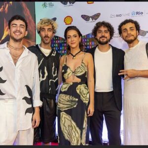 George Sauma Instagram - Uma noite inesquecível!!!! Um filme lindo!!!! “Meu nome é Gal” no @festivaldorio foi um sonho!! Viva Gal, viva Waly, viva a Tropicália, viva a cultura brasileira!!!! Não percam “Meu nome é Gal” dia 12 de outubro nos cinemas!! 

Styling @castanheiras 
Fotos do filme @_stellacarvalho_ 
Fotos da première @davicampana