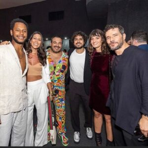 George Sauma Instagram - Uma noite inesquecível!!!! Um filme lindo!!!! “Meu nome é Gal” no @festivaldorio foi um sonho!! Viva Gal, viva Waly, viva a Tropicália, viva a cultura brasileira!!!! Não percam “Meu nome é Gal” dia 12 de outubro nos cinemas!! 

Styling @castanheiras 
Fotos do filme @_stellacarvalho_ 
Fotos da première @davicampana