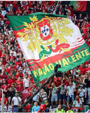 Georgina Rodríguez Instagram - Qué de emociones bonitas hemos vivido esta Eurocopa ❤️ Obrigada  x siempre @portugal 🇵🇹⭐️❤️