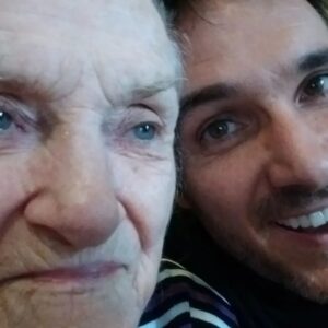 Gerardo Chendo Instagram - Hasta siempre y hasta luego mamá.
🤍
Tu ejemplo amoroso y servicial es infinito y eleva tu alma al Cielo más alto.
✨
Gracias por tanto, tanto, tanto.
Te amo.