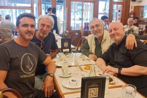 Gerardo Chendo Instagram - Estrenamos "PARQUE LEZAMA", el Jueves 12 de Enero, en el nuevo @elpoliteama 
🎭😃
Veranear en Baires, tirando paredes con @luis_brandoni & @eduardoblancook a las órdenes de @campanellajuanjose el Gran DT.
✨🤟🏼
 Feliz de la life.
🥲
Te vas a REIR, mientras te EMOCIONÁS.
No te la pierdas!
🫵🏼
(Entradas en la bio del teatro).
.
@gabigallicchio_ 
@cumesanz 
@veropelaccini 
@gallomart