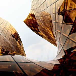 Gert Wingårdh Instagram - Likt en bärnstens fångad insekt skimrar Emporias glitrande fasad i solen. 

Våren är likt Eurovision här. 

När ni nu besöker arenastaden i Malmö kan ni alltid titta förbi Emporia.
Annars kan ni se och läsa mer på @wingardhs_
