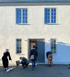 Gert Wingårdh Instagram - Husdrömmar Kristianstad 

Vad tönker ni?

A Trähus 

B Trå och murat

C Murat

Är huset

1 Gotländskt

2 New England

3 perfekt för plats o landskap