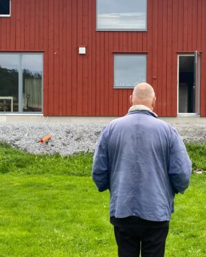 Gert Wingårdh Instagram - Husdrömmar på Tjörn.

Jag har inga gröna fingrar....
Visst älskar man den vildvuxet välskötta trädgården!

Vad gillar ni mest

A hampakalk o lerklining
B grovkök o stort skafferi
C världens vackraste nyttoträgård